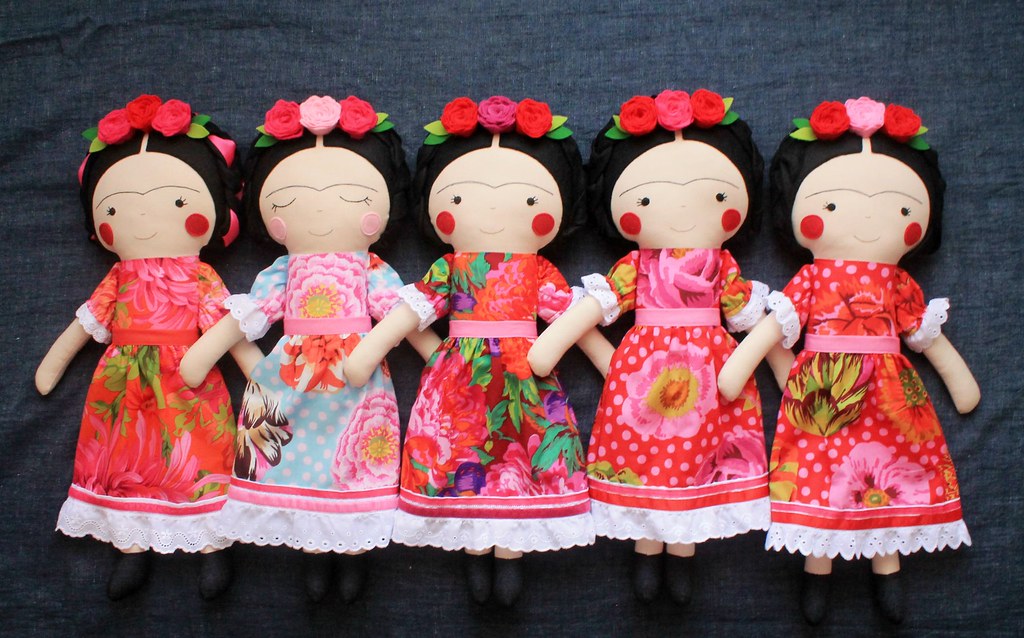 Make your own Frida clothes dolls with scraps.