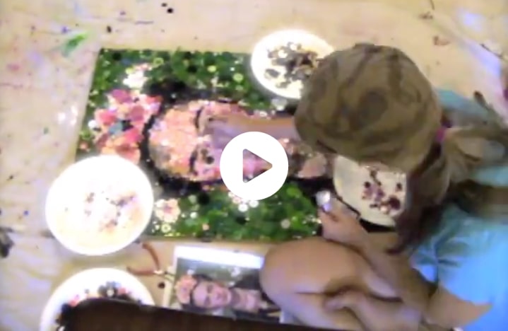 Watch this video to find out how to make a Frida button collage.